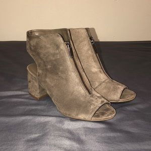 Coconuts by Matisse Gray Suede Heels